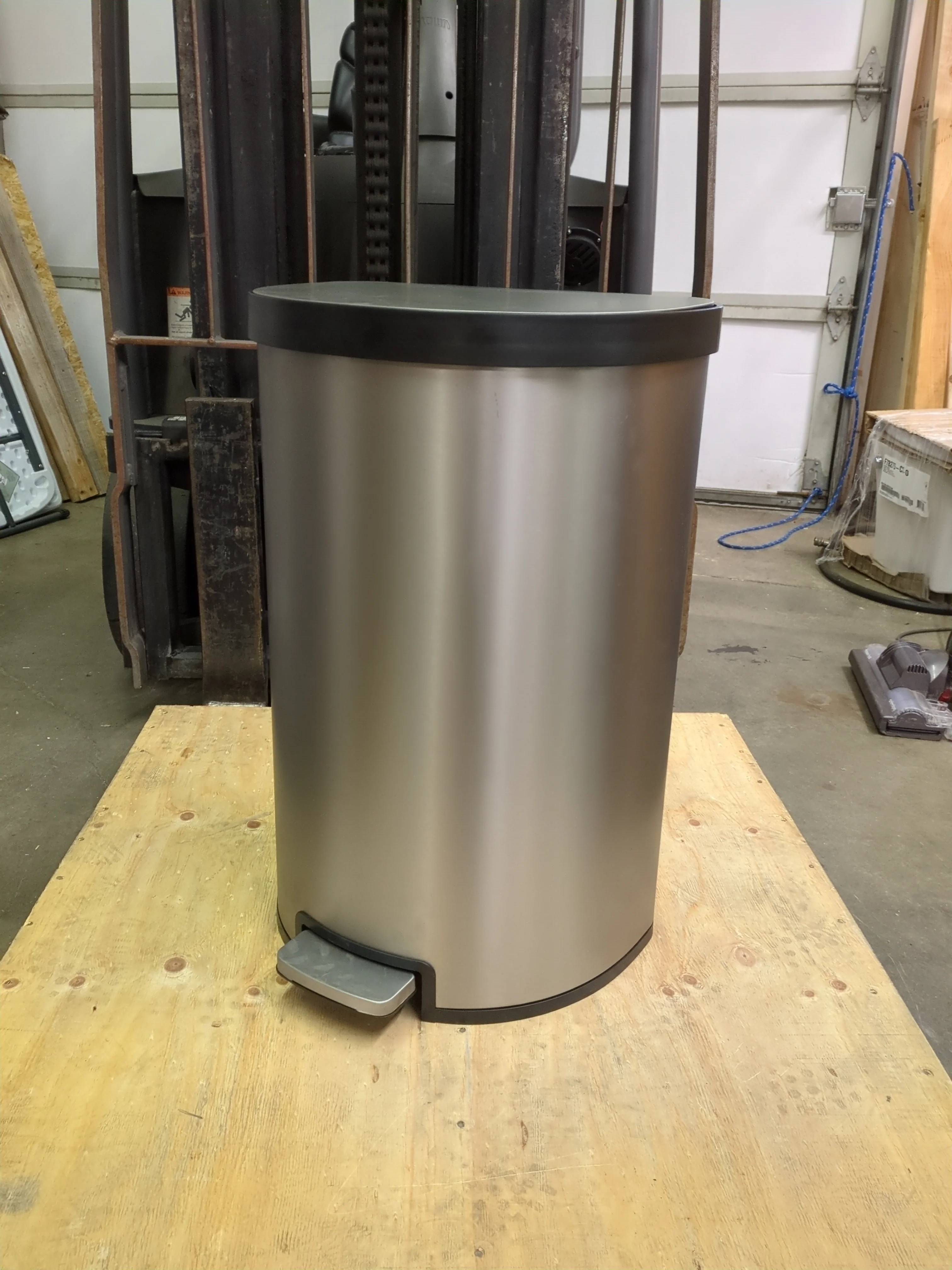 NEW - Costco - Kohler 47L Step Trash Bin - Retail $89 - Image 2