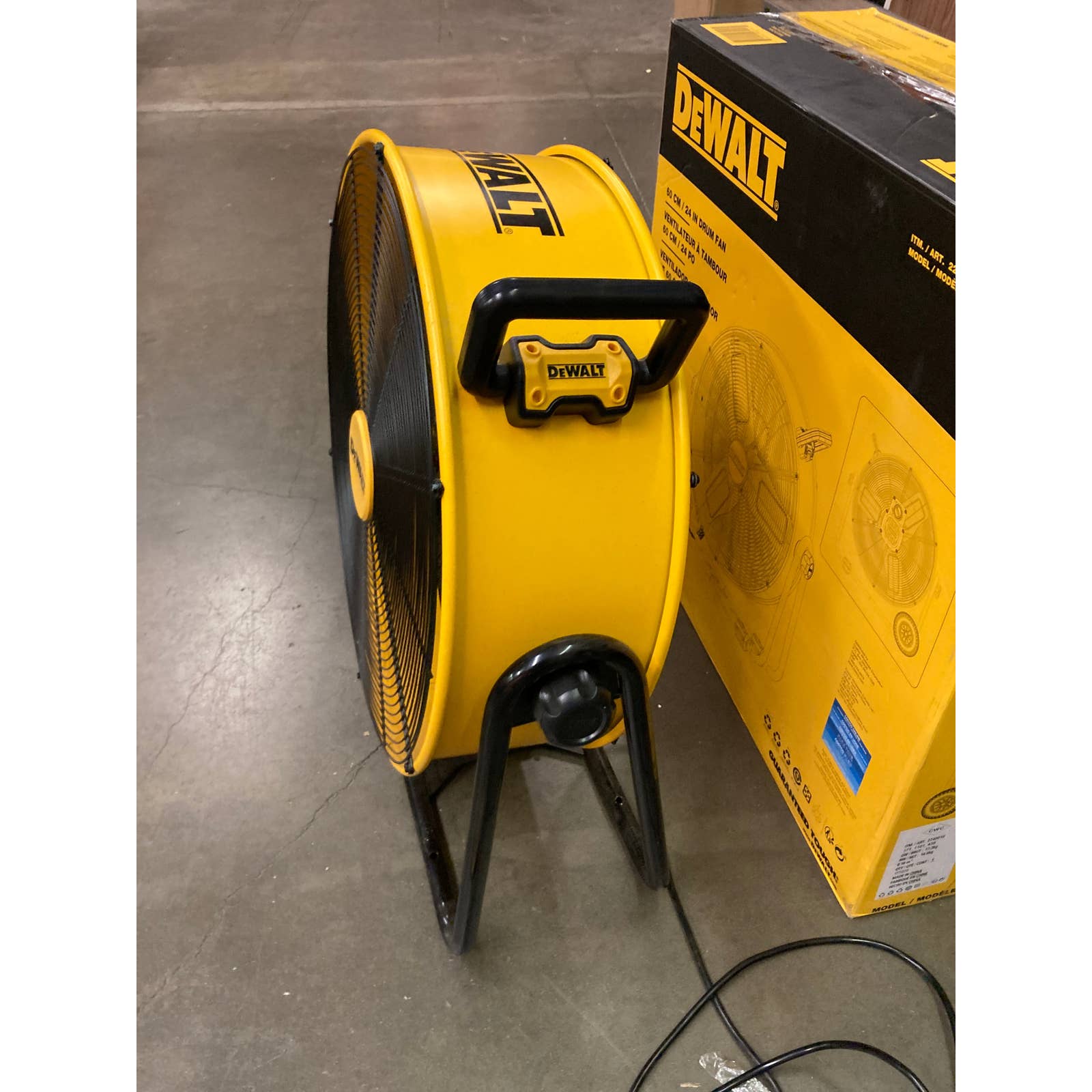 NEW - DEWALT 24" Heavy Duty Drum Fan, Black and Yellow - Retail $149 - Image 3