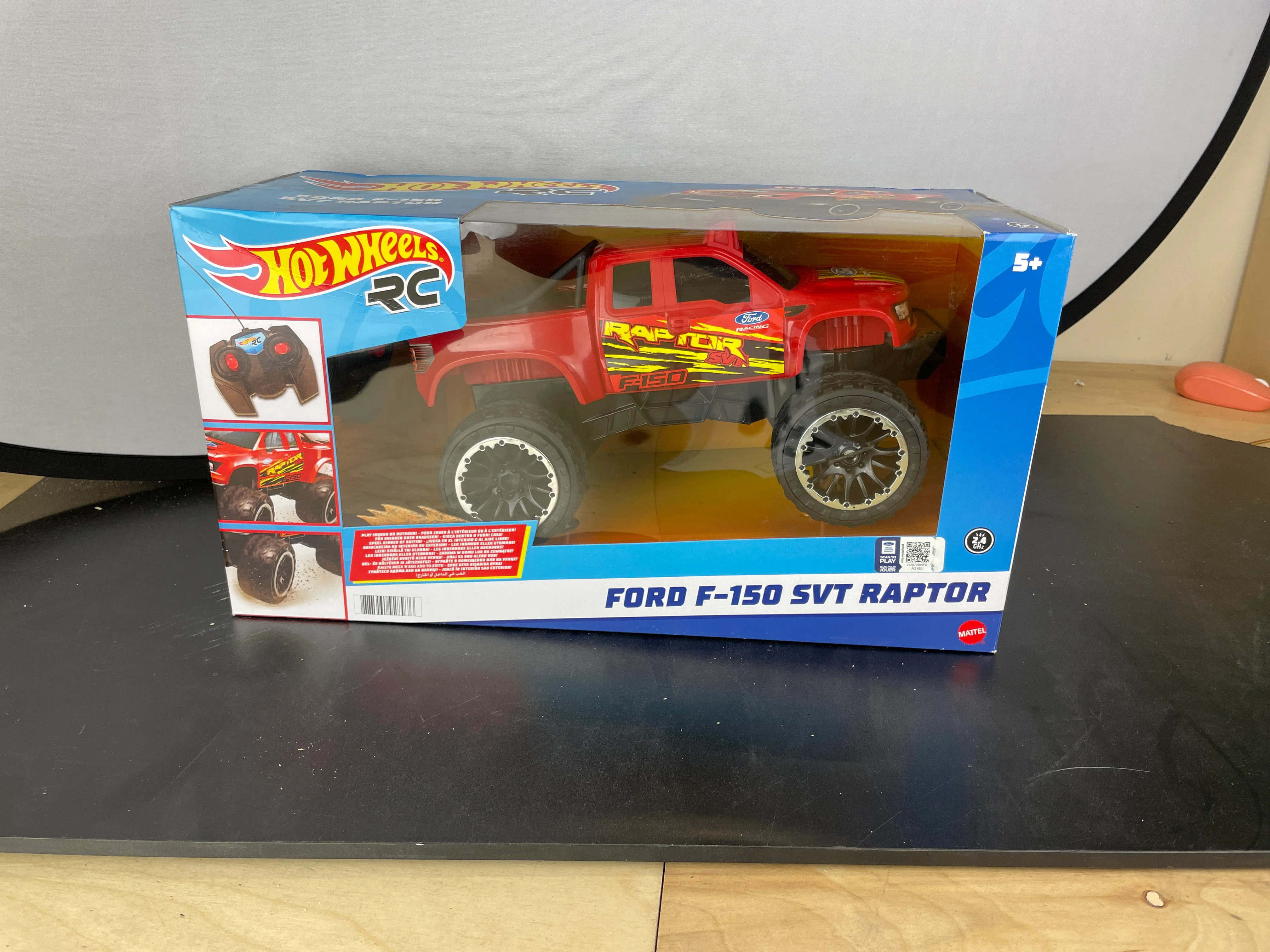 NEW - Hot Wheels RC Red Ford F-150, Full-Function Remote-Control Toy Truck, Large Wheels & High-Performance Engine, 2.4 Ghz with Range of 65Ft - Retail $39 - Image 3