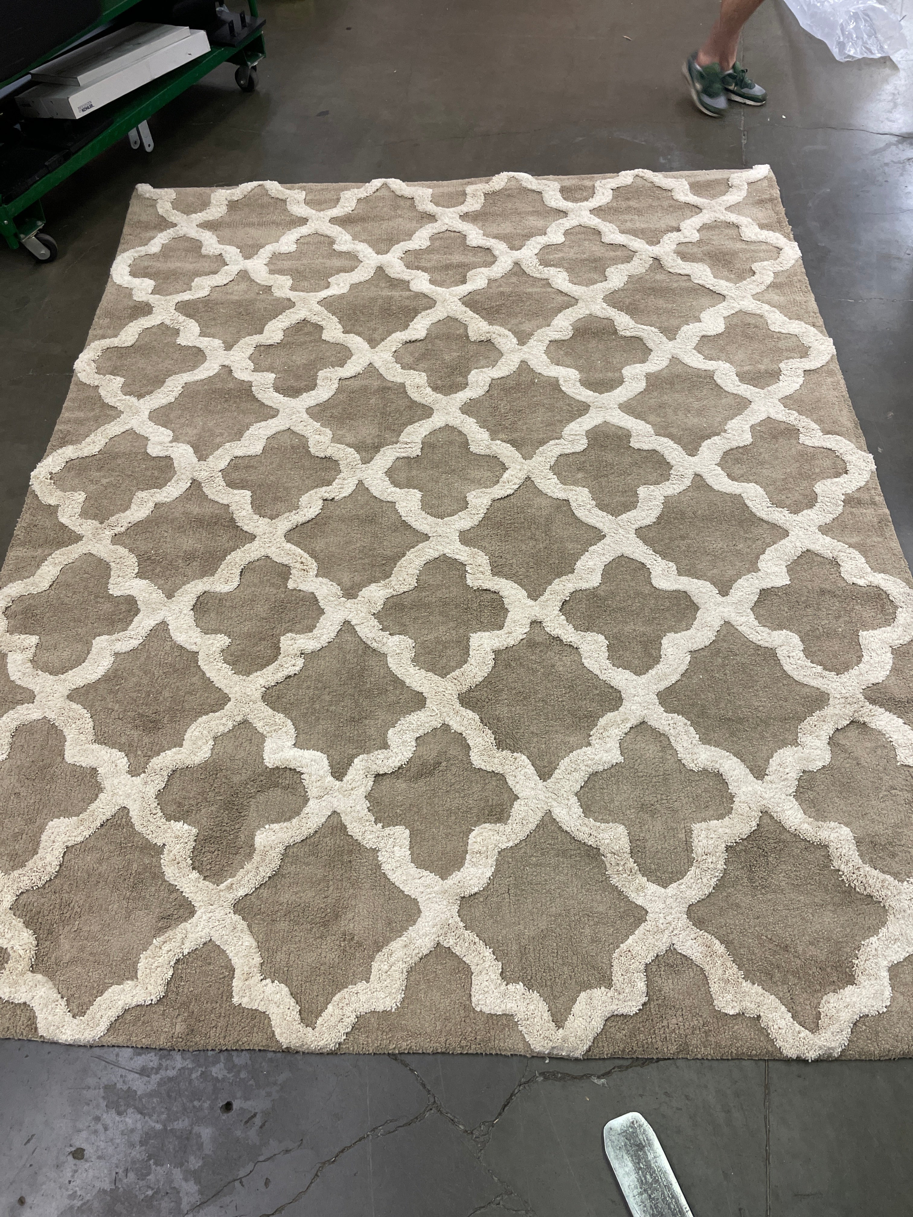 NEW - Livingston Home Area Rug 100% Polyesterpile, 8' x 10' , Linen / Almond - Retail $799 - Image 7