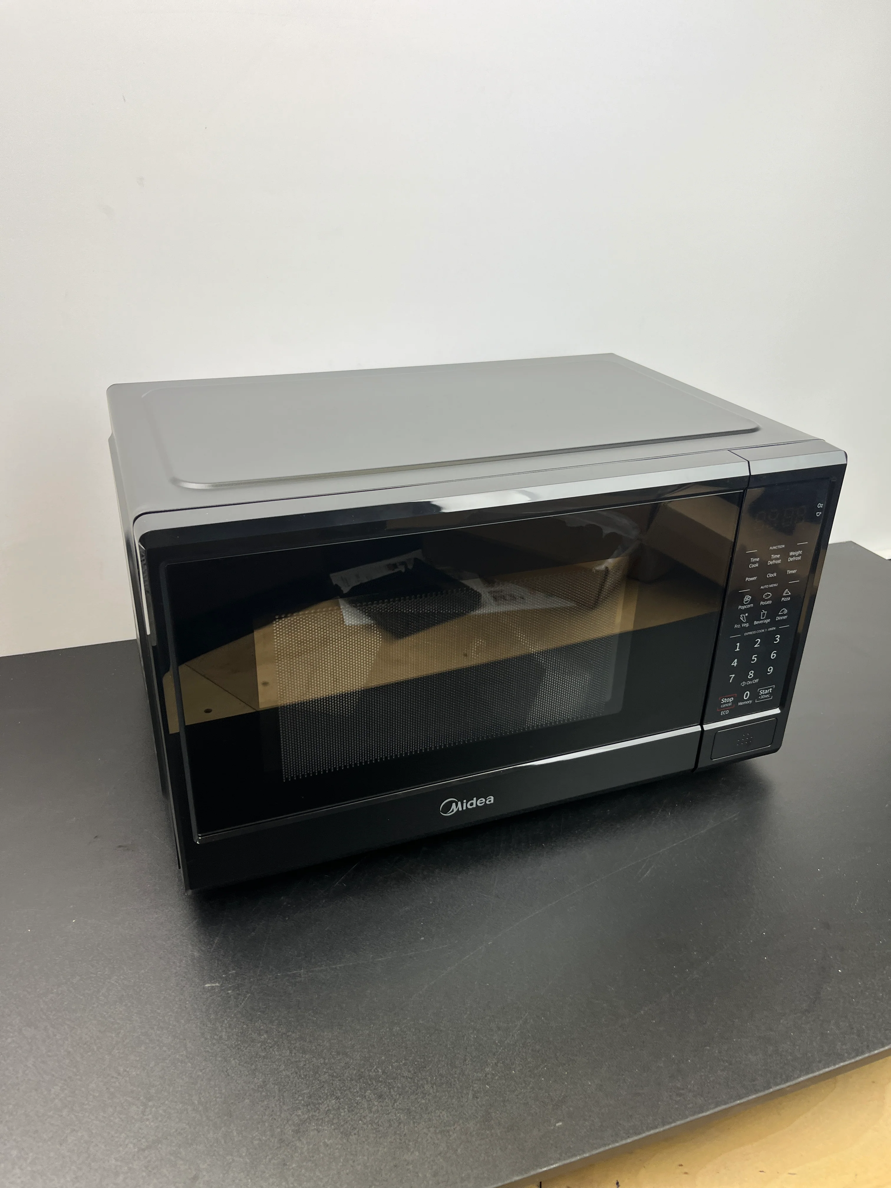 NEW - Midea 0.9 cu. ft. Countertop Microwave Oven - Retail $79 - Image 2