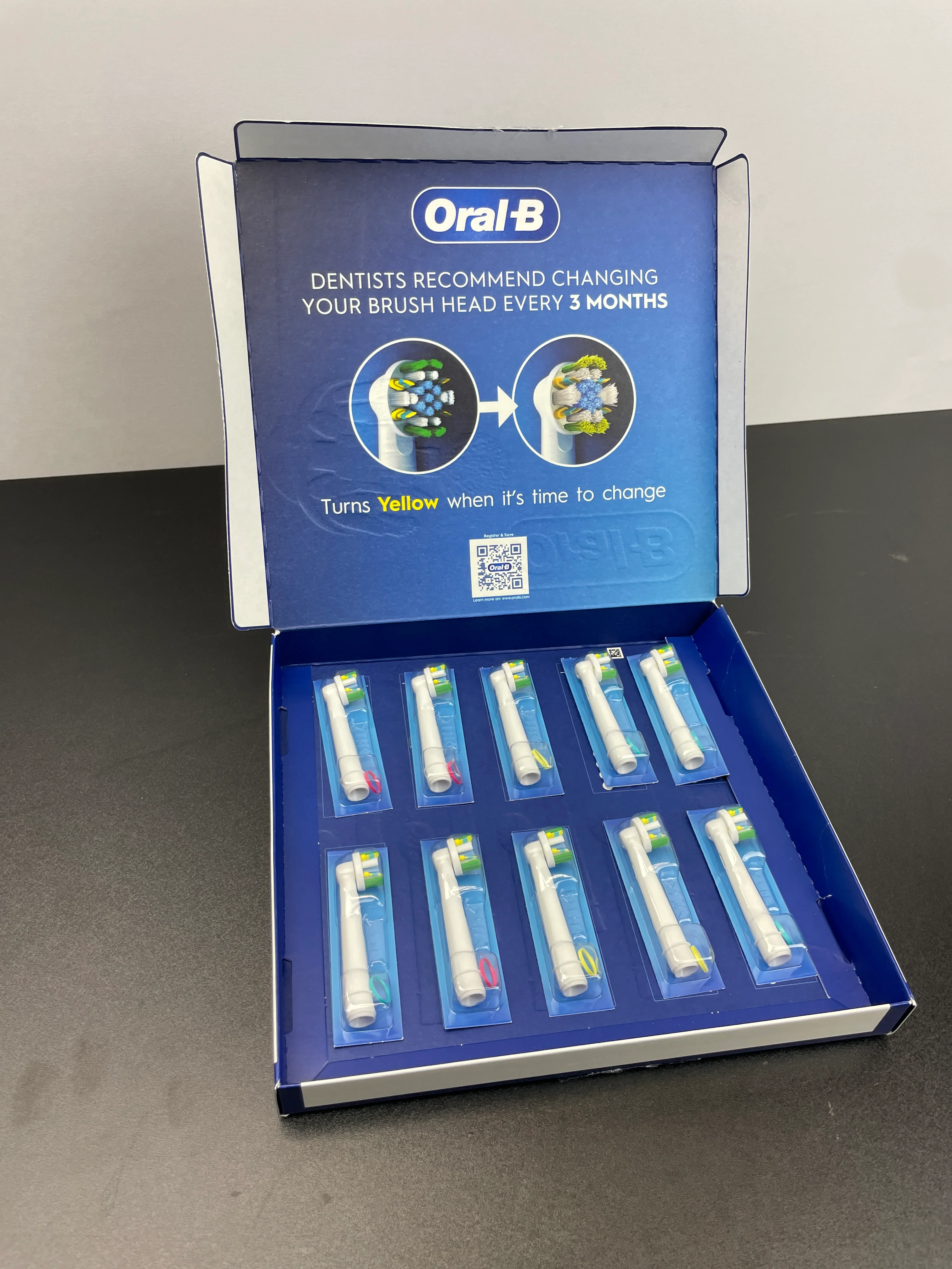 NEW - Oral-B FlossAction Replacement Brush Heads with Bacterial Protection (10-Count) - Image 2