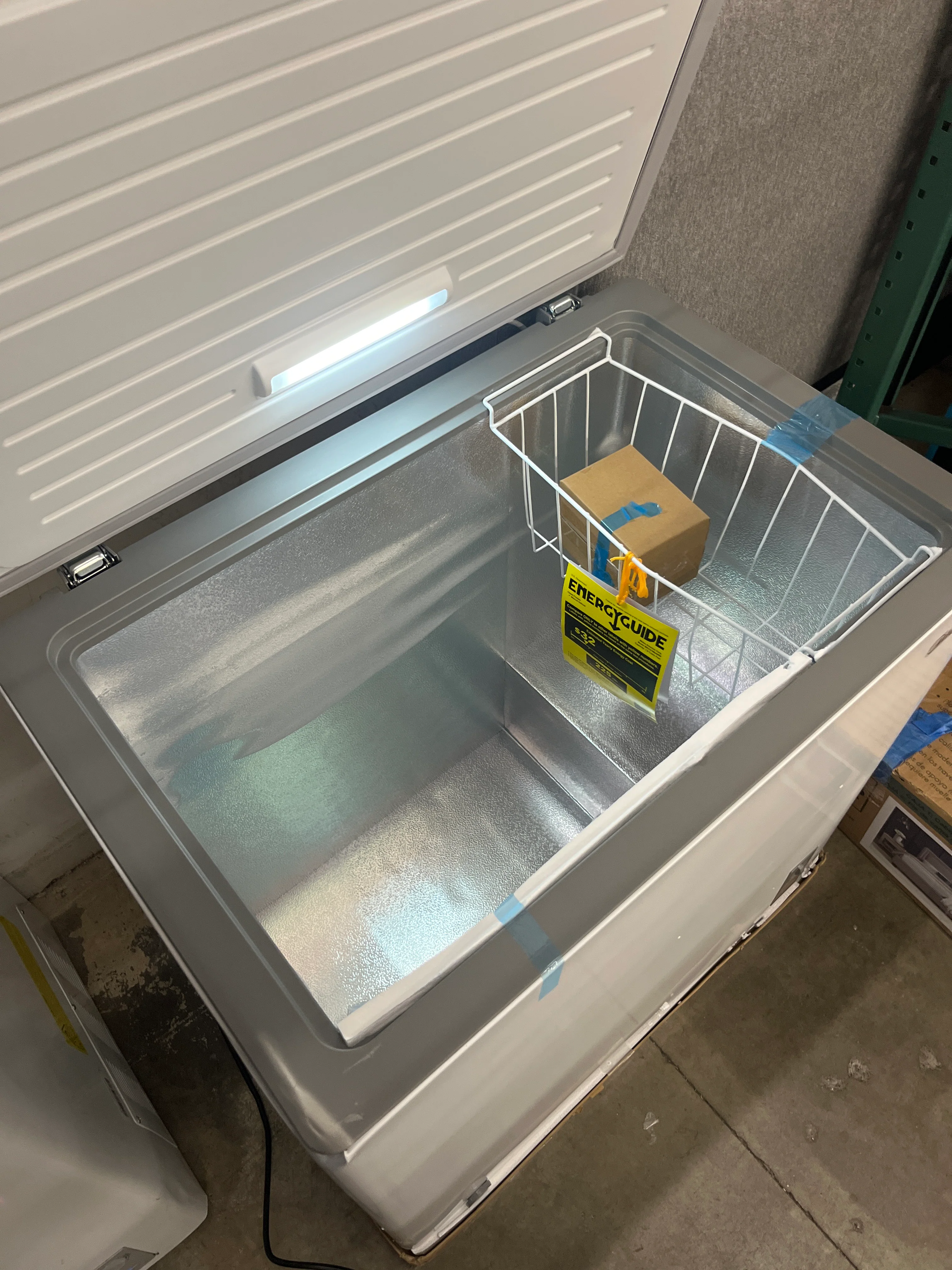NEW w/ dmg - Midea Convertible Chest Freezer with Interior LED Light, 7.0 cu ft - Retail $269 (Copy) - Image 4