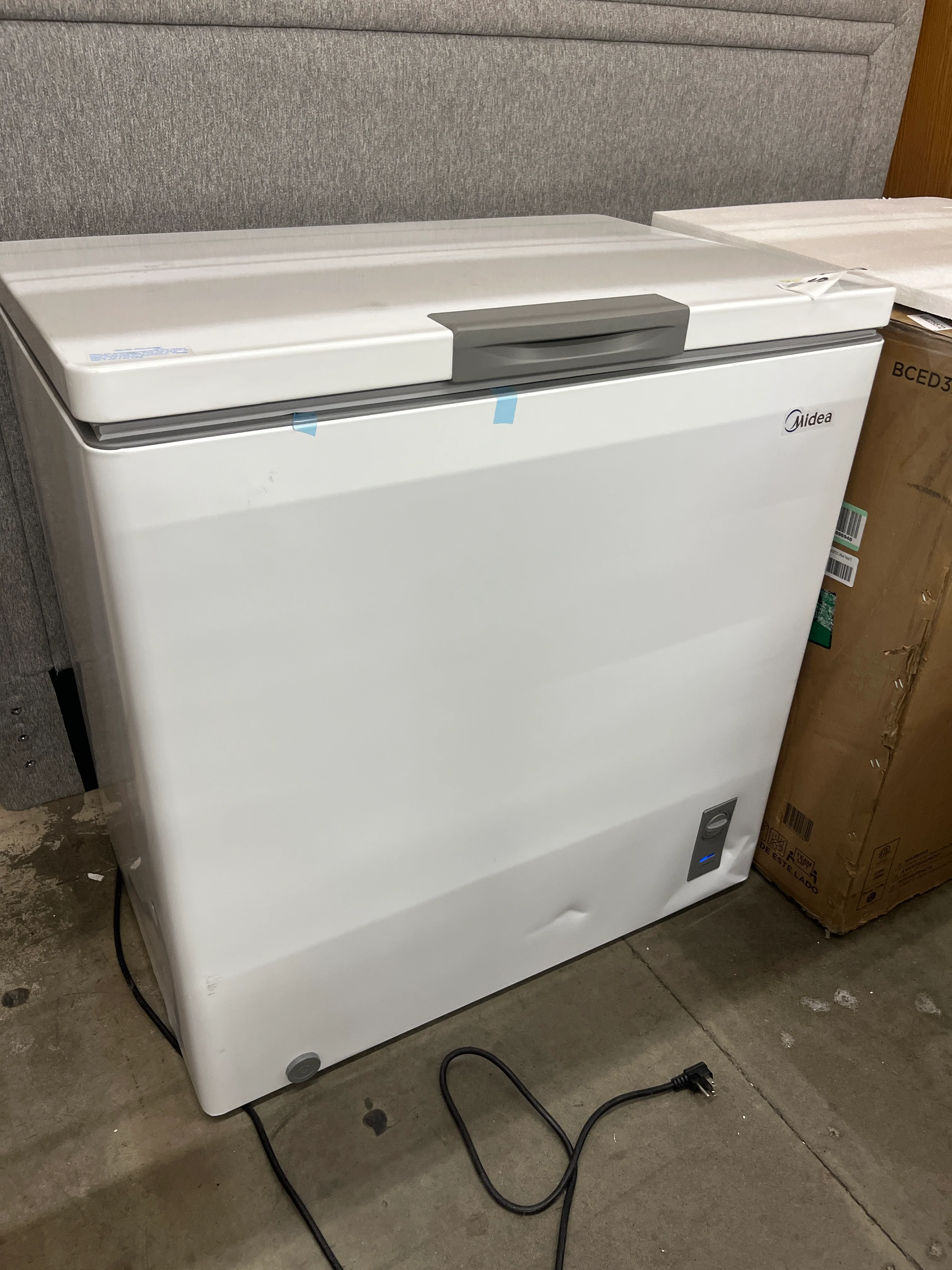 NEW w/ dmg - Midea Convertible Chest Freezer with Interior LED Light, 7.0 cu ft - Retail $269 - Image 2