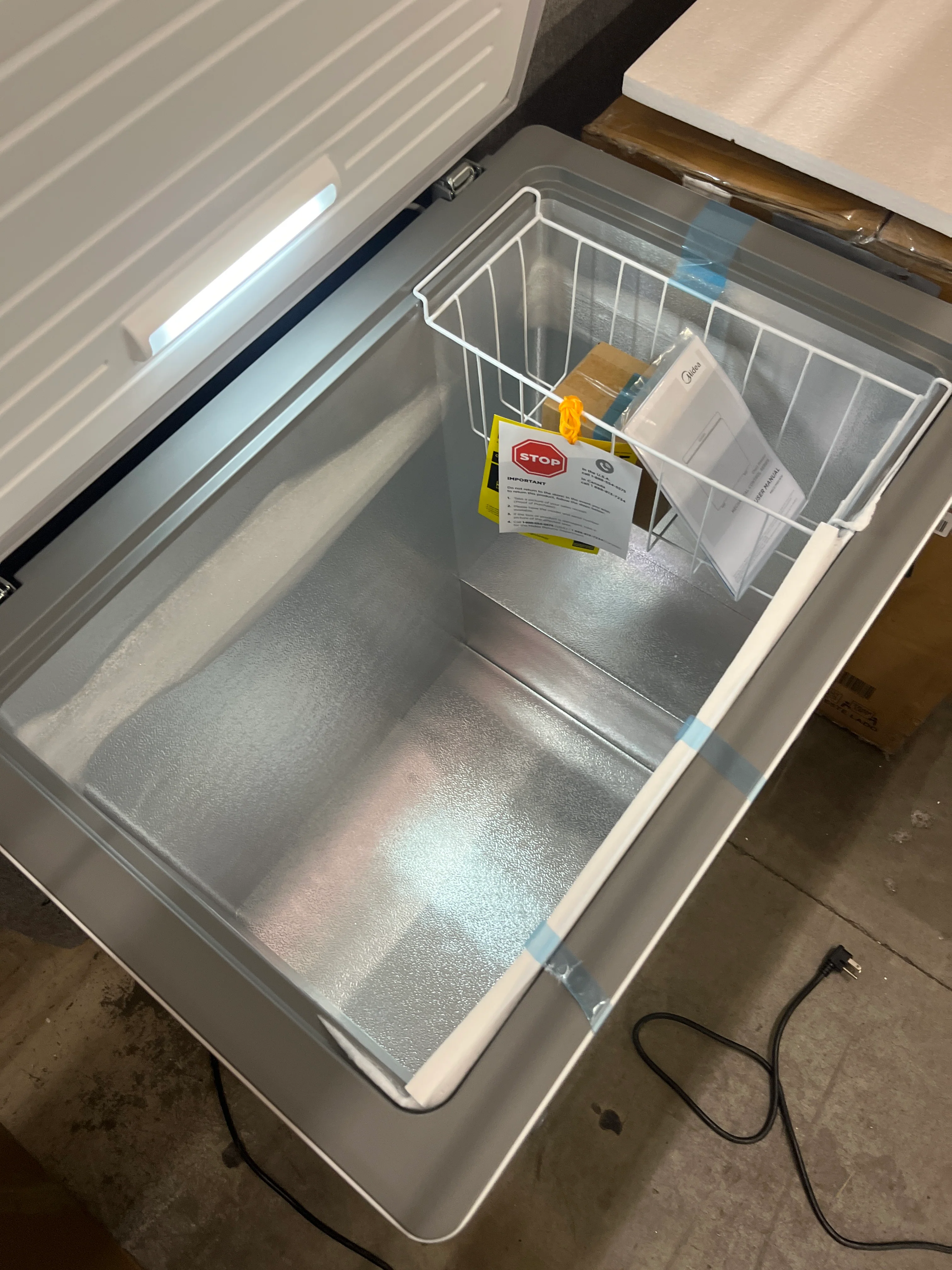 NEW w/ dmg - Midea Convertible Chest Freezer with Interior LED Light, 7.0 cu ft - Retail $269 - Image 5
