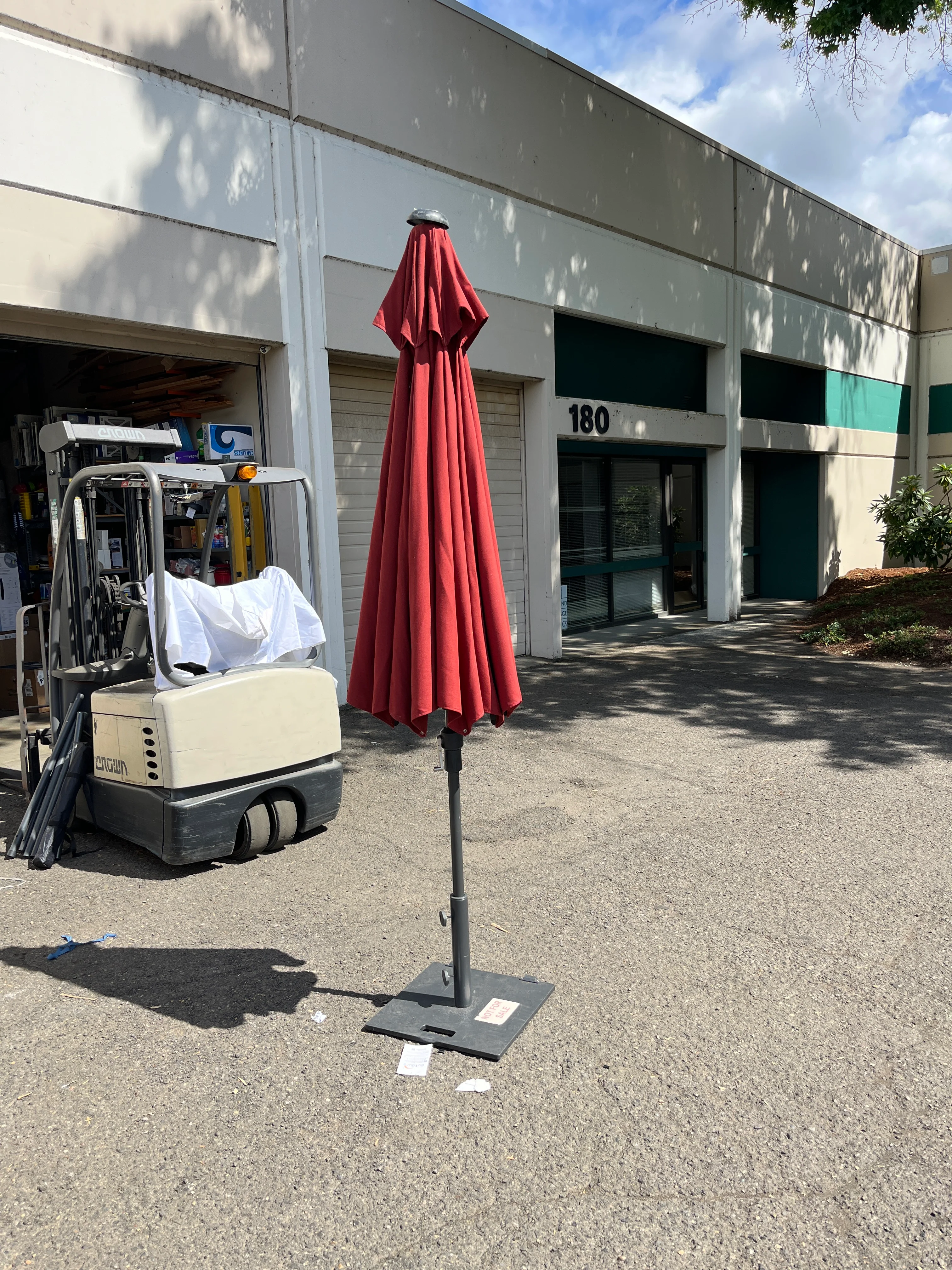 Sunvilla 10' Red Umbrella - Retail $129 - Image 4