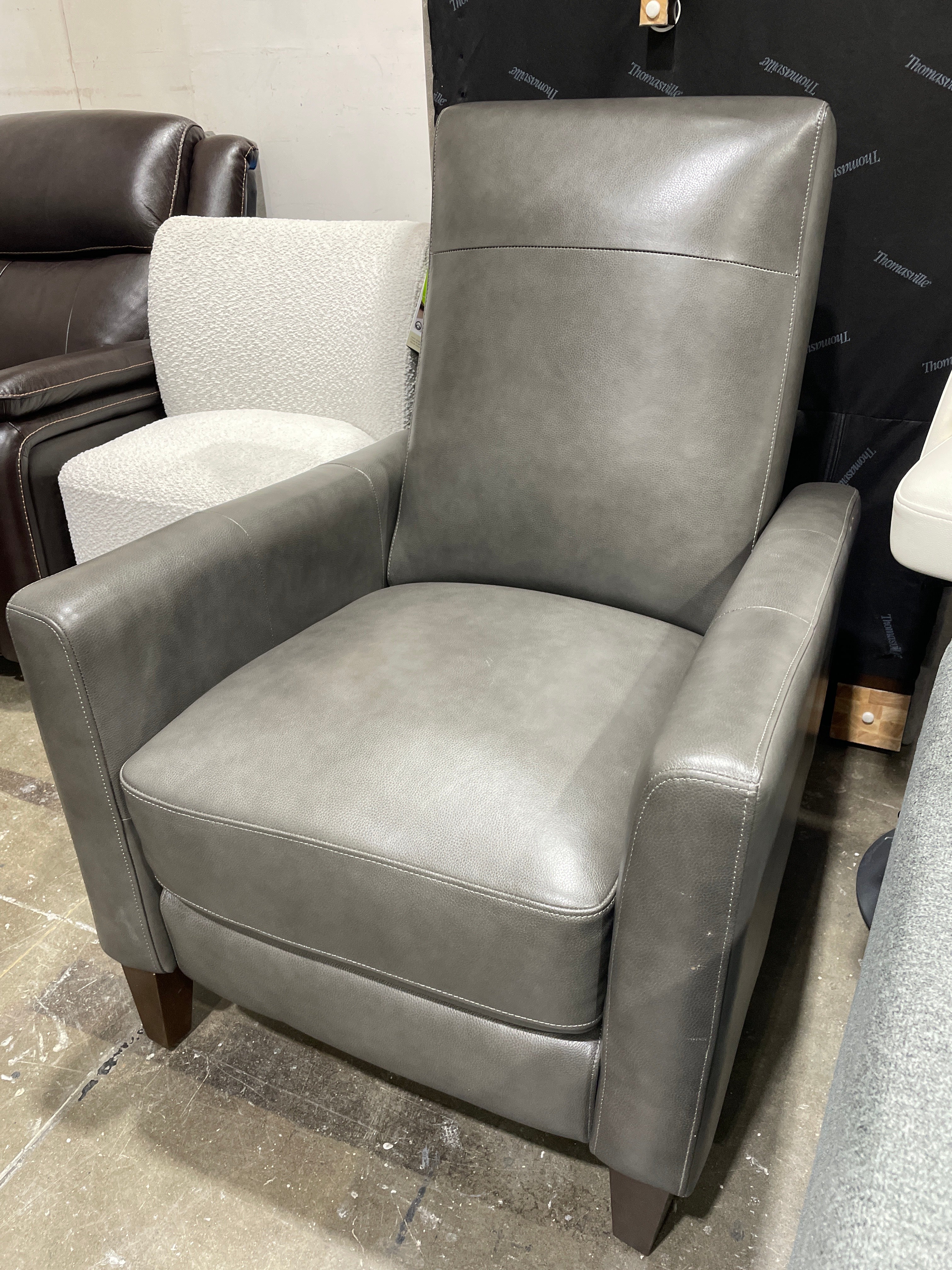 Barcalounger Ridgefield Leather Pushback Recliner - Image 5