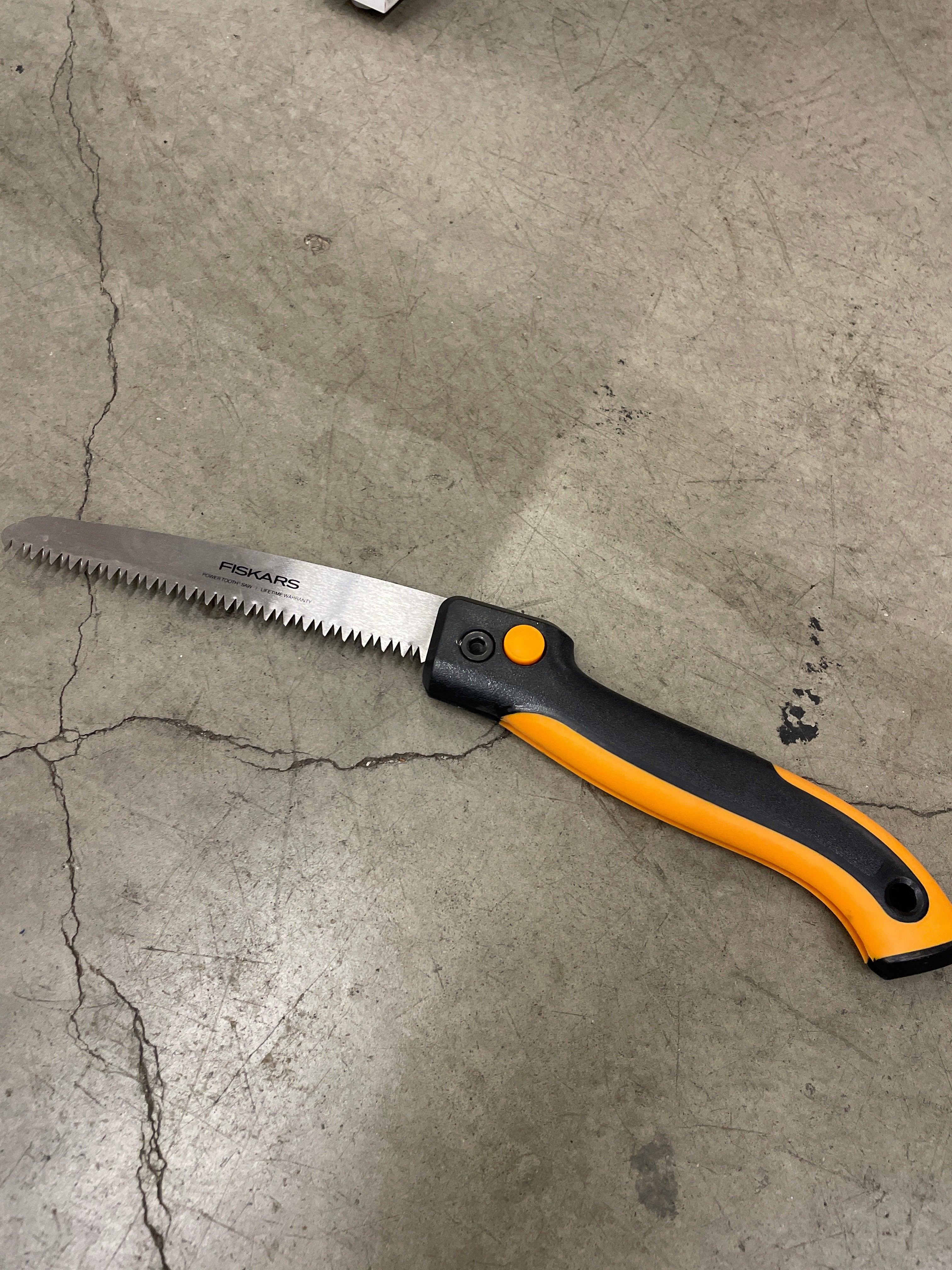Fiskars Hand Saw, Folding Saw with Dual Position Locking Saw Blade for Overhand Cuts and Under Cuts and Power Tooth Blade with Triple Ground Teeth, Soft Grip 10-Inch Pruning Saw - Retail $23 - Image 4