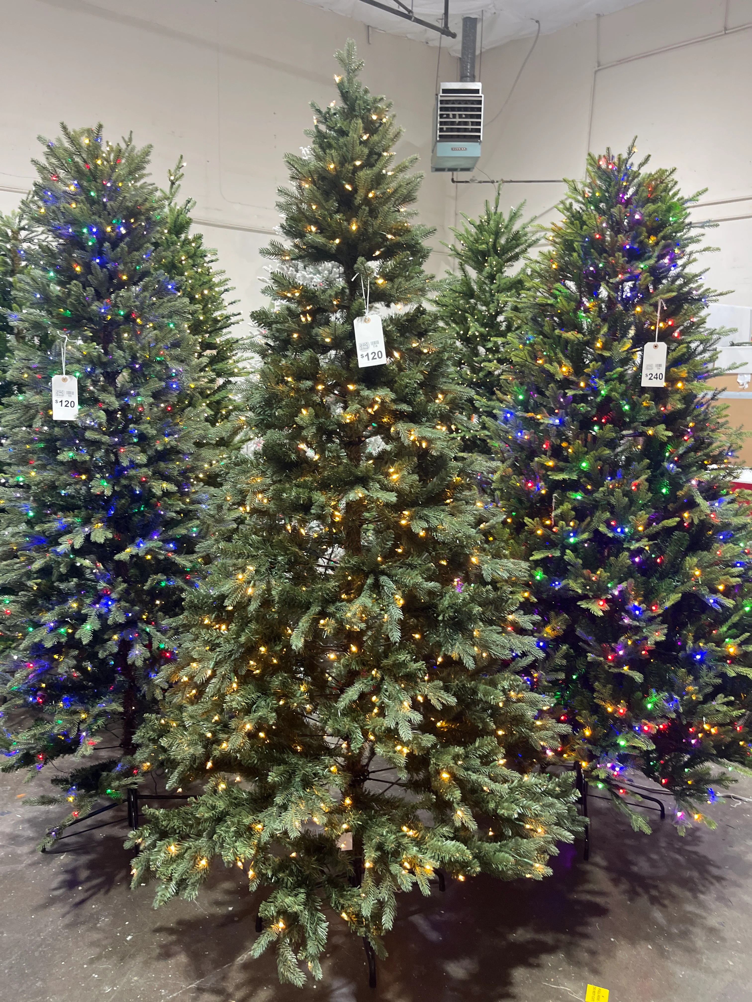 7.5 ft. Nostalgic Noble Fir LED Pre-Lit Christmas Tree T18 - Image 3